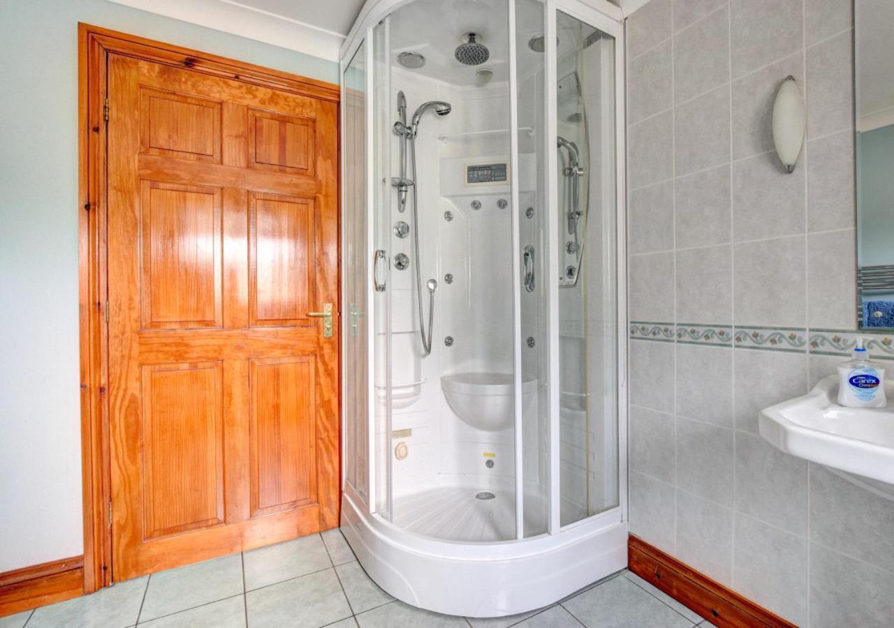 Beudy Bach Villa Lampeter Luaran gambar
